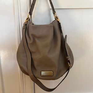 Marc Jacobs hobo grey pebble leather hand bag in great condition!
